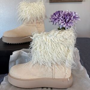 PrettyLittleThing Cream Faux Suede Faux Fur women’s Sz 7 Ankle Boots NIB